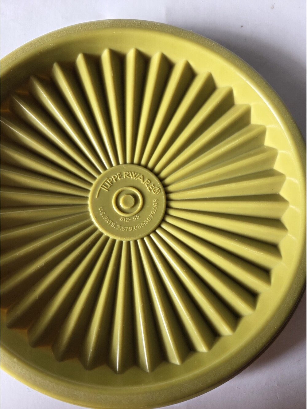 Vintage Tupperware Green Replacement Round Lid # 812 - 55 SG2